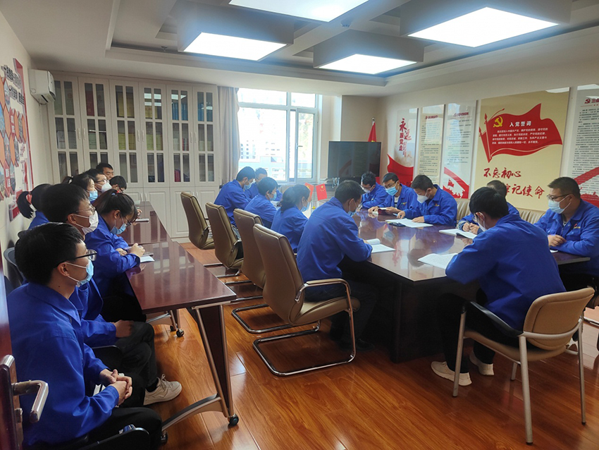 隴神戎發(fā)生產(chǎn)第一黨支部組織收看中國(guó)共產(chǎn)黨第二十次全國(guó)人民代表大會(huì)開(kāi)幕盛況