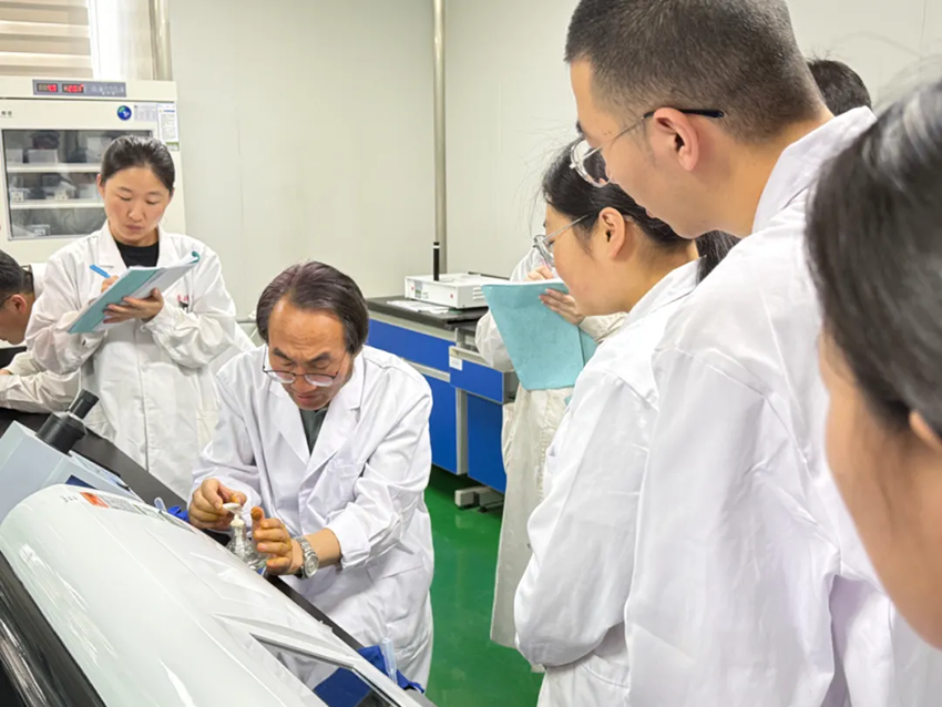 【研究院新聞】國方檢測公司開展中藥材顯微鑒別技術(shù)培訓(xùn)，全面提升員工實(shí)際操作能力